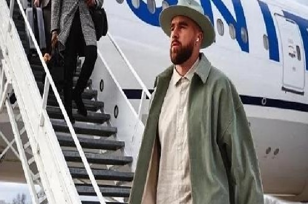 Kelce Arrives in Singapore